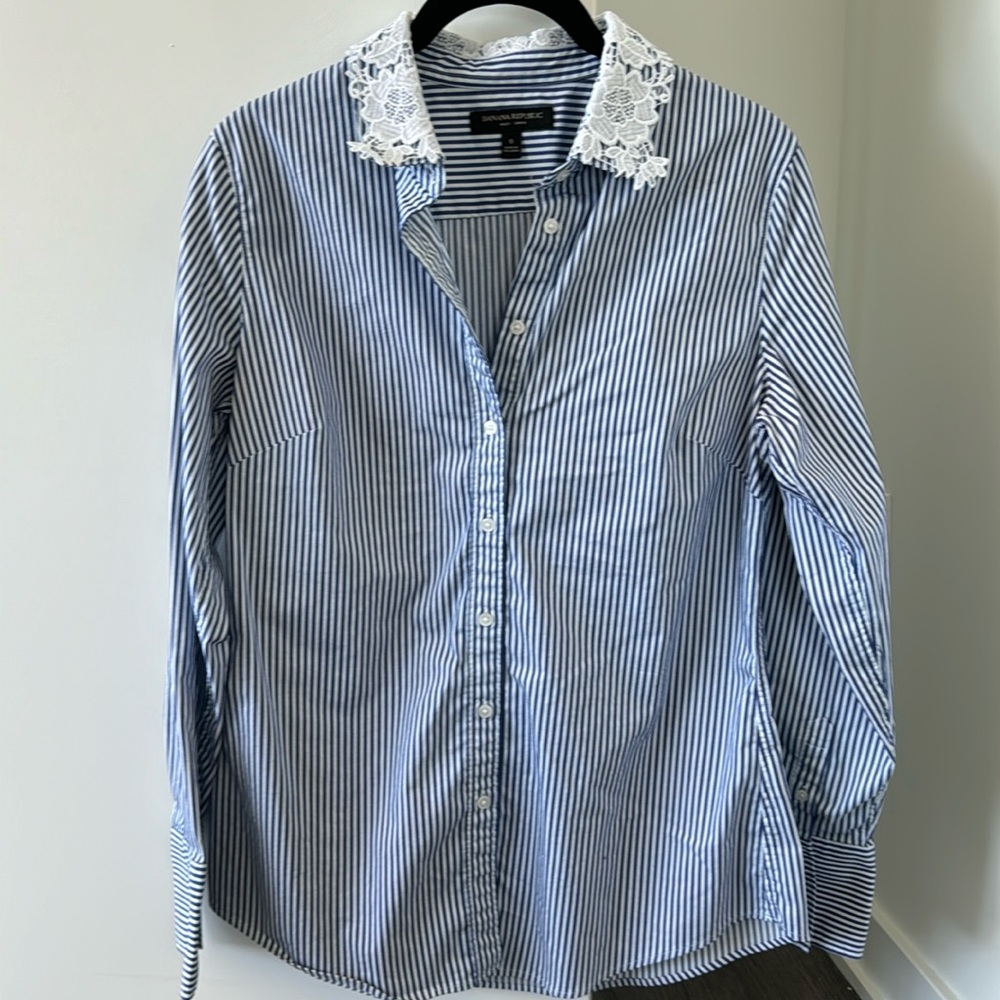 Banana Republic Riley Lace Collar Blue White Striped Button Down Shirt 8